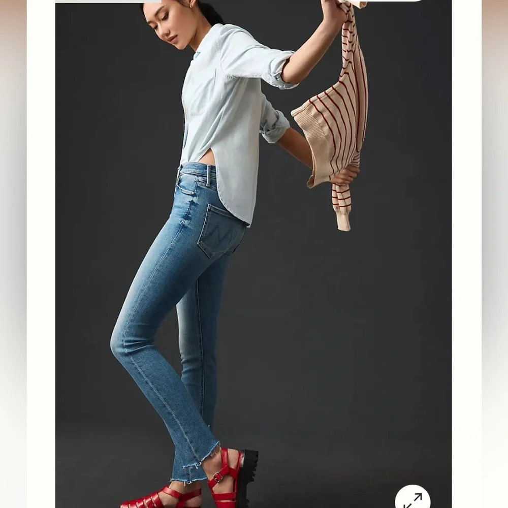 Mother Mid Rise Dazzler Ankle Fray Jean 25 New $238- anthropologie 😍 - Picture 5 of 16